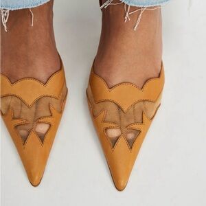 Free People / Jeffrey Campbell Molly Kitten Heel
